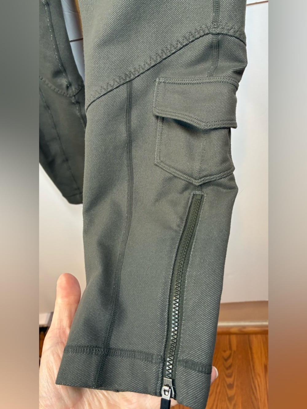 Lululemon Cargo Utility Leggings Olive Green Size 8 High Rise Ankle Zip Pocket - Picture 3 of 13